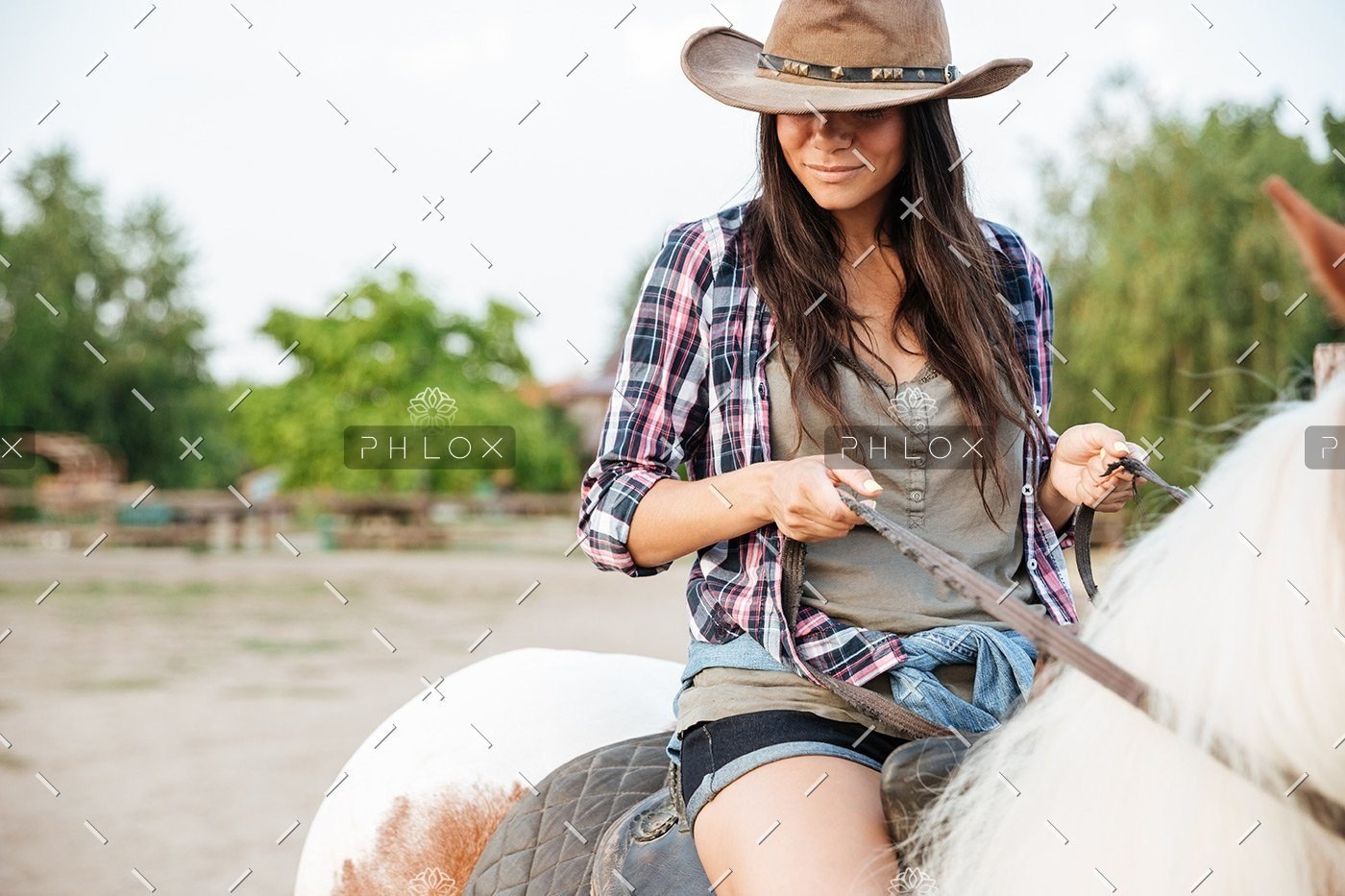 demo-attachment-19-beautiful-young-woman-cowgirl-sitting-and-riding-P3DWVG6